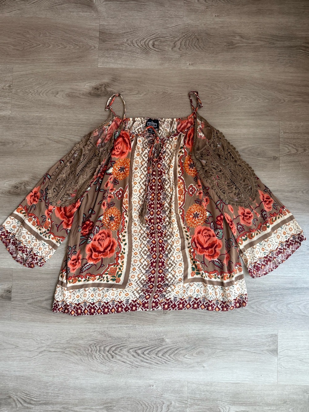 NWOT Angie Boho Floral Cold-Shoulder Peasant Tunic in Brown and Rust Size Large
